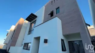 NEX-255977 - Casa en Venta, con 4 recamaras, con 3 baños, con 189 m2 de construcción.