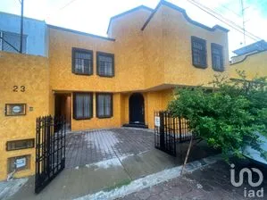 NEX-258407 - Oficina en Renta, con 3 recamaras, con 2 baños, con 250 m2 de construcción en El Carrizal, CP 76030, Querétaro.