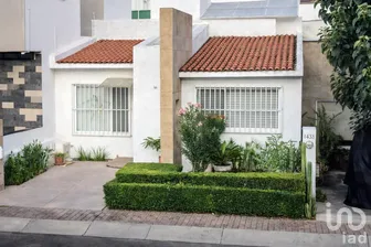 NEX-287201 - Casa en Venta, con 2 recamaras, con 2 baños, con 110 m2 de construcción en Residencial el Refugio, CP 76146, Querétaro.