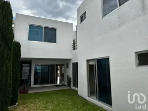 NEX-185642 - Casa en Venta, con 5 recamaras, con 3 baños, con 226 m2 de construcción en Real de Juriquilla, CP 76226, Querétaro.