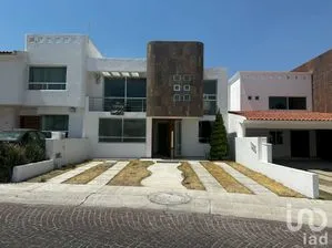 NEX-206173 - Casa en Venta, con 3 recamaras, con 3 baños, con 270 m2 de construcción en Cumbres del Lago, CP 76230, Querétaro.