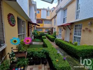 NEX-292557 - Casa en Venta, con 3 recamaras, con 2 baños, con 139 m2 de construcción en Paseos de Taxqueña, CP 04250, Ciudad de México.