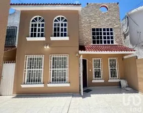 NEX-178493 - Casa en Venta, con 3 recamaras, con 2 baños, con 120 m2 de construcción.