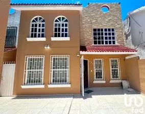 NEX-240794 - Casa en Renta, con 3 recamaras, con 2 baños, con 120 m2 de construcción.