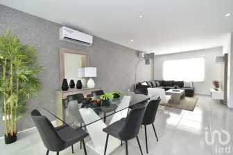 NEX-32956 - Casa en Venta, con 3 recamaras, con 2 baños, con 178 m2 de construcción.