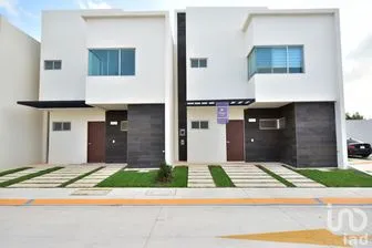 NEX-36294 - Casa en Renta, con 3 recamaras, con 2 baños, con 173 m2 de construcción.