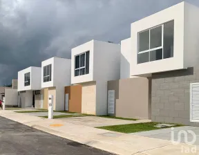 NEX-78126 - Casa en Venta, con 3 recamaras, con 2 baños, con 144 m2 de construcción en Supermanzana 326, CP 77536, Quintana Roo.