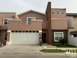 NEX-292479 - Casa en Venta, con 3 recamaras, con 2 baños, con 176 m2 de construcción en La Sarzana, CP 32546, Chihuahua.