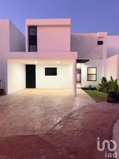 NEX-293425 - Casa en Renta, con 3 recamaras, con 4 baños, con 237 m2 de construcción en Cholul, CP 97305, Yucatán.