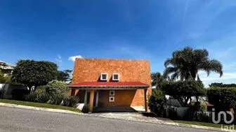 NEX-235608 - Casa en Venta, con 4 recamaras, con 2 baños, con 315 m2 de construcción en Ixtapan de la Sal, CP 51900, México.