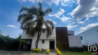 NEX-298190 - Casa en Venta, con 4 recamaras, con 4 baños, con 337 m2 de construcción en Ixtapan de la Sal, CP 51900, México.