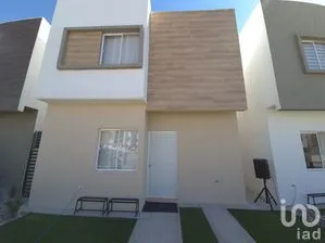 NEX-236021 - Casa en Venta, con 3 recamaras, con 2 baños, con 120 m2 de construcción.