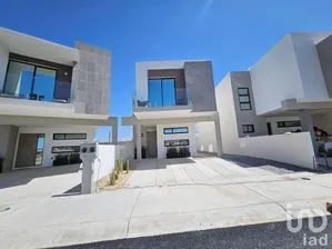 NEX-250822 - Casa en Venta, con 3 recamaras, con 3 baños, con 131 m2 de construcción.