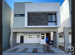NEX-250839 - Casa en Venta, con 3 recamaras, con 2 baños, con 214 m2 de construcción.