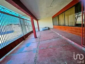 NEX-260614 - Local en Renta, con 7 recamaras, con 330 m2 de construcción.