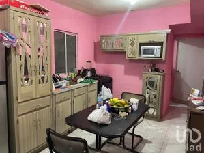 NEX-262610 - Casa en Venta, con 4 recamaras, con 2 baños, con 193 m2 de construcción.
