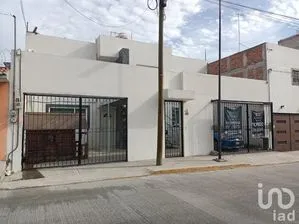 NEX-192701 - Casa en Venta, con 3 recamaras, con 2 baños, con 310 m2 de construcción en Santa Rosa de Lima, CP 54740, México.