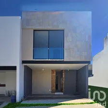 NEX-205932 - Casa en Venta, con 3 recamaras, con 2 baños, con 165 m2 de construcción en Valle Imperial, CP 45134, Jalisco.