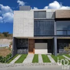 NEX-205936 - Casa en Venta, con 3 recamaras, con 3 baños, con 210 m2 de construcción en Valle Imperial, CP 45134, Jalisco.