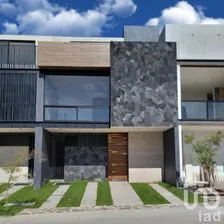 NEX-206182 - Casa en Venta, con 3 recamaras, con 3 baños, con 210 m2 de construcción en Valle Imperial, CP 45134, Jalisco.