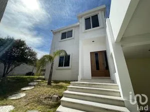 NEX-238877 - Casa en Renta, con 3 recamaras, con 2 baños, con 176 m2 de construcción en Las Cruces, CP 72980, Puebla.