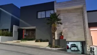 NEX-204053 - Casa en Venta, con 4 recamaras, con 4 baños, con 720 m2 de construcción en Bosque Real, CP 52774, México.