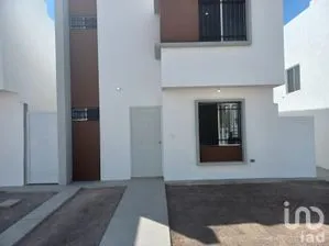 NEX-259614 - Casa en Renta, con 3 recamaras, con 1 baño, con 160 m2 de construcción en Jardines Universidad, CP 27087, Coahuila de Zaragoza.