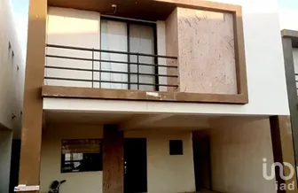 NEX-263938 - Casa en Renta, con 3 recamaras, con 2 baños, con 127 m2 de construcción en Villas del Renacimiento, CP 27420, Coahuila de Zaragoza.