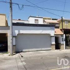 NEX-210023 - Casa en Venta, con 4 recamaras, con 3 baños, con 168 m2 de construcción.