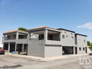 NEX-217764 - Casa en Venta, con 3 recamaras, con 3 baños, con 550 m2 de construcción.