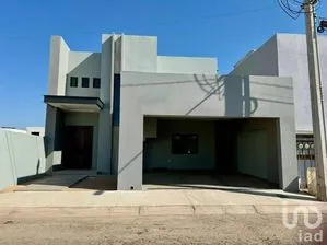 NEX-236899 - Casa en Venta, con 3 recamaras, con 2 baños, con 200 m2 de construcción.