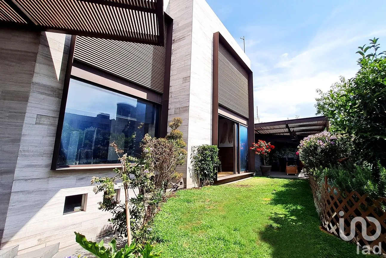 Casa en Venta en Paseo de las Lomas, Álvaro Obregón, Ciudad de México | NEX-203011 | iad México | Foto 1 de 42