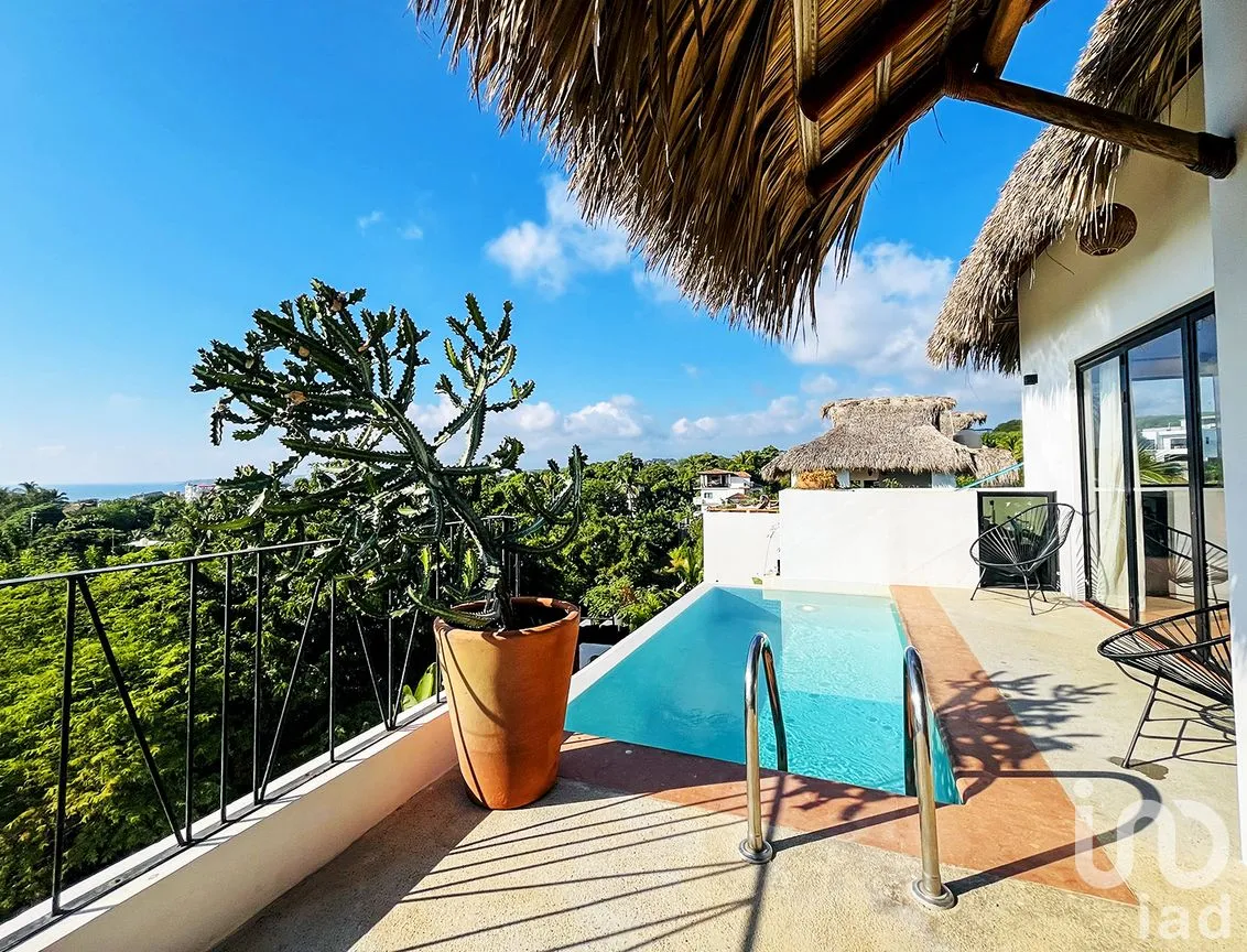Casa en Venta en Punta de Zicatela, Santa María Colotepec, Oaxaca | NEX-239124 | iad México | Foto 2 de 22