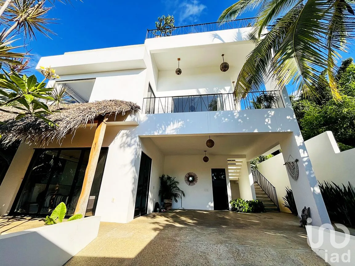 Casa en Venta en Punta de Zicatela, Santa María Colotepec, Oaxaca | NEX-239124 | iad México | Foto 4 de 22