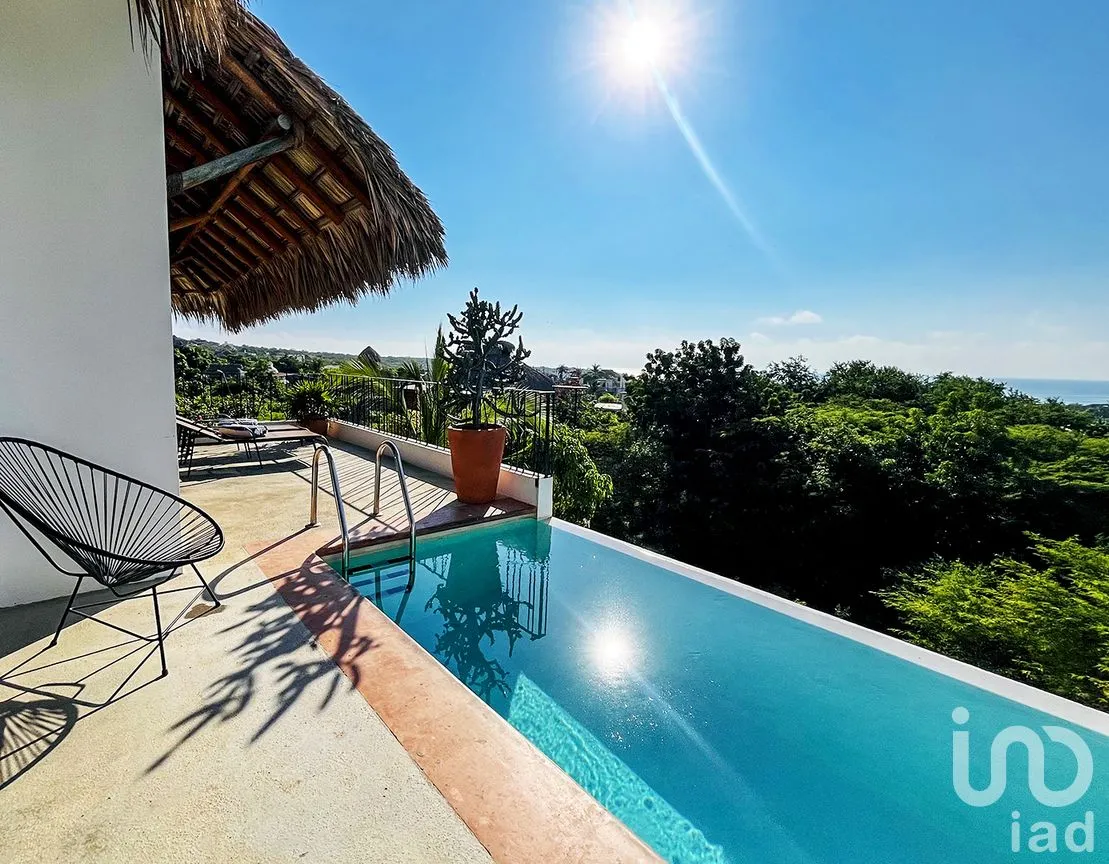 Casa en Venta en Punta de Zicatela, Santa María Colotepec, Oaxaca | NEX-239124 | iad México | Foto 1 de 22