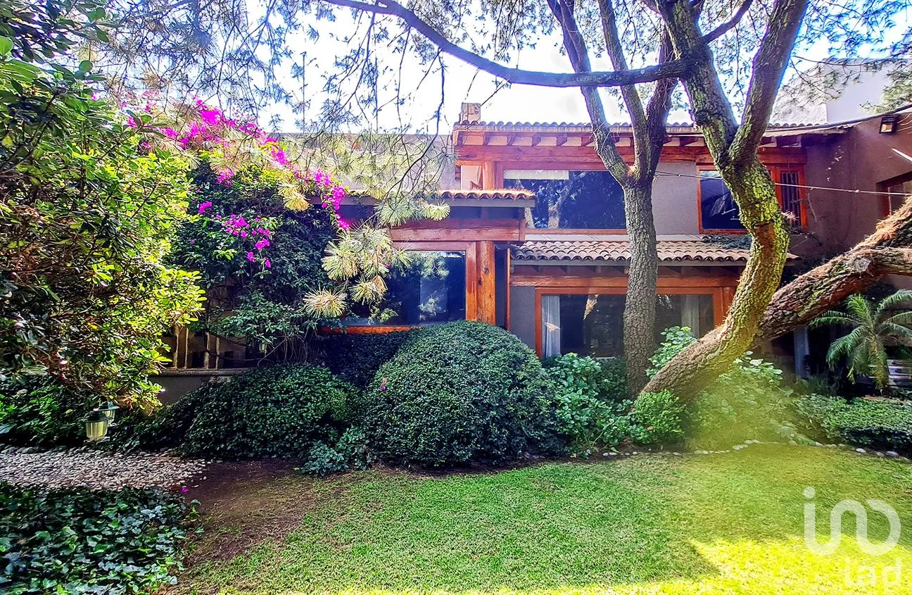Casa en Venta en Paseo de las Lomas, Álvaro Obregón, Ciudad de México | NEX-242346 | iad México | Foto 1 de 50