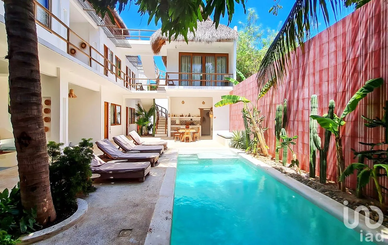 Casa en Venta en Punta de Zicatela, Santa María Colotepec, Oaxaca | NEX-248513 | iad México | Foto 2 de 27