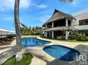 NEX-248787 - Casa en Venta, con 6 recamaras, con 7 baños, con 800 m2 de construcción en El Tomatal, CP 70937, Oaxaca.