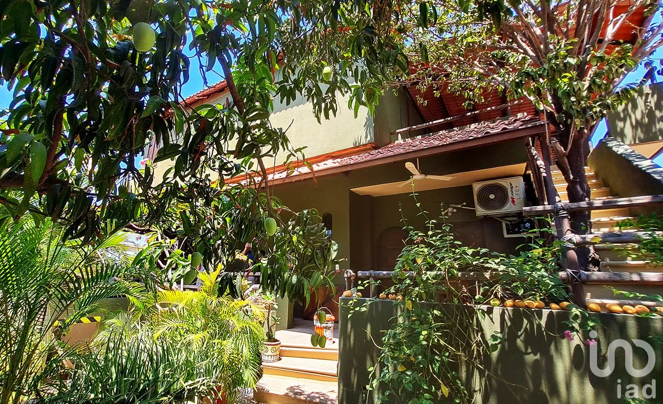 Casa en Venta en Punta de Zicatela, Santa María Colotepec, Oaxaca | NEX-250199 | iad México | Foto 2 de 34