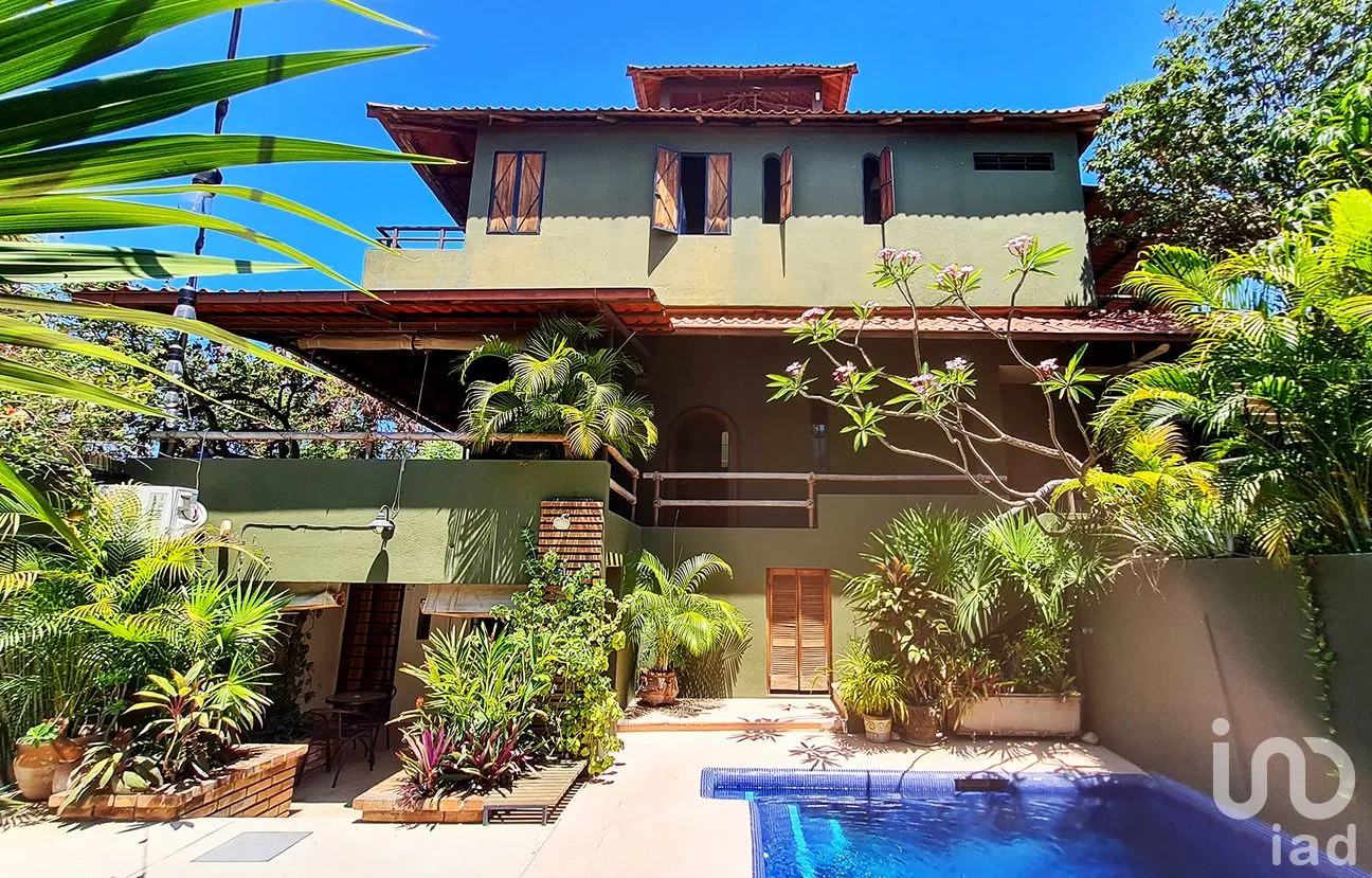 Casa en Venta en Punta de Zicatela, Santa María Colotepec, Oaxaca | NEX-250199 | iad México | Foto 1 de 34