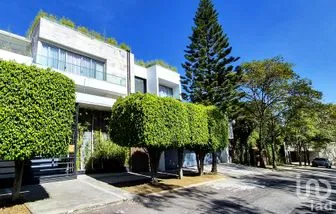 NEX-253450 - Casa en Renta, con 5 recamaras, con 5 baños, con 1250 m2 de construcción en Bosques de las Lomas, CP 05120, Ciudad de México.