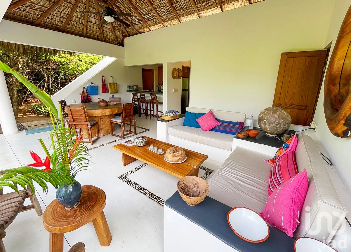 Casa en Venta en Ventanilla, Santa María Colotepec, Oaxaca | NEX-286175 | iad México | Foto 1 de 22