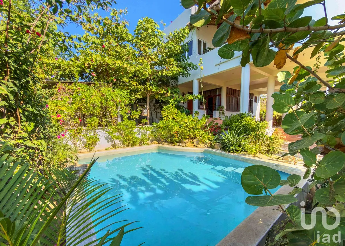 Casa en Venta en Puerto Escondido Centro, San Pedro Mixtepec -Dto. 22 -, Oaxaca | NEX-292698 | iad México | Foto 3 de 57