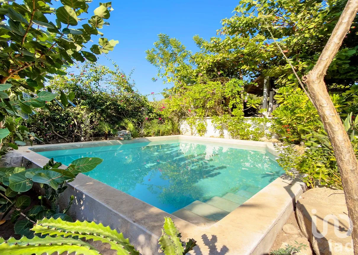 Casa en Venta en Puerto Escondido Centro, San Pedro Mixtepec -Dto. 22 -, Oaxaca | NEX-292698 | iad México | Foto 5 de 57