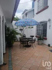 NEX-194359 - Casa en Venta, con 5 recamaras, con 2 baños, con 297 m2 de construcción en Supermanzana 51, CP 77533, Quintana Roo.