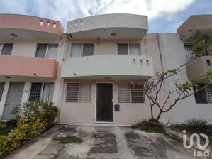NEX-160808 - Casa en Venta, con 4 recamaras, con 2 baños, con 119 m2 de construcción en Cordilleras, CP 94293, Veracruz de Ignacio de la Llave.