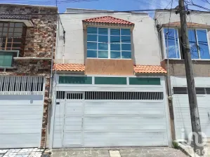 NEX-178062 - Casa en Venta, con 3 recamaras, con 2 baños, con 160 m2 de construcción en Adalberto Tejeda, CP 94298, Veracruz de Ignacio de la Llave.