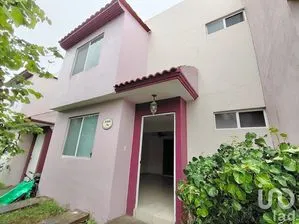 NEX-253896 - Casa en Venta, con 3 recamaras, con 2 baños, con 110 m2 de construcción.