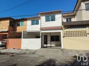 NEX-297210 - Casa en Venta, con 3 recamaras, con 2 baños, con 135 m2 de construcción.
