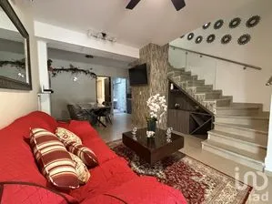 NEX-303548 - Casa en Renta, con 3 recamaras, con 2 baños, con 90 m2 de construcción.